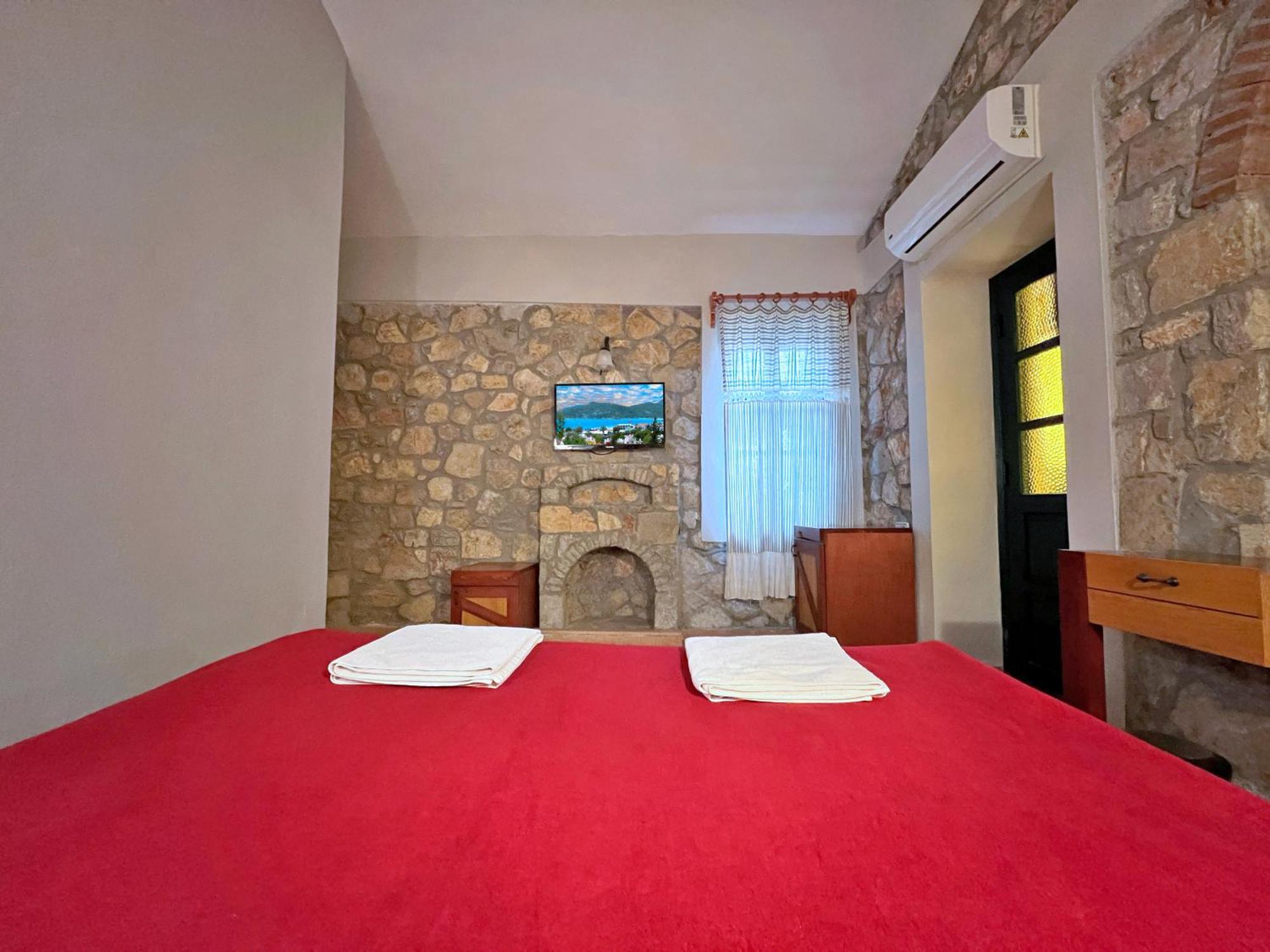 Symbola 3*